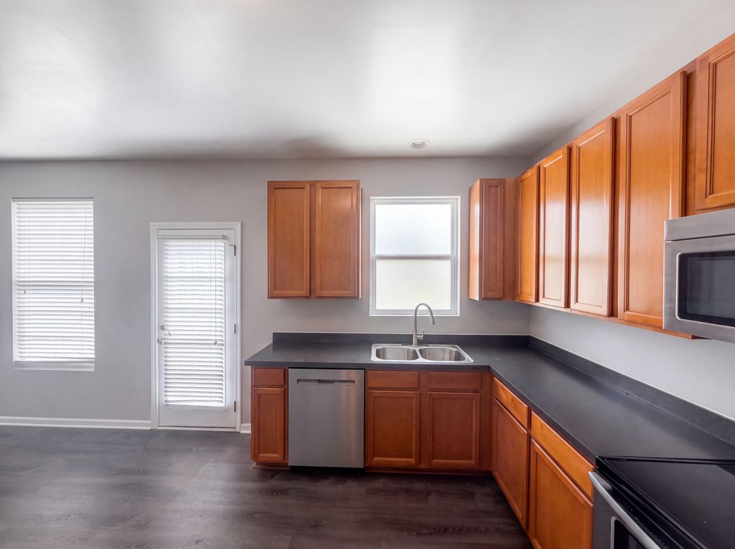 Photo 9 of 26 of 518 MacGregor Dr, Burlington, NC
