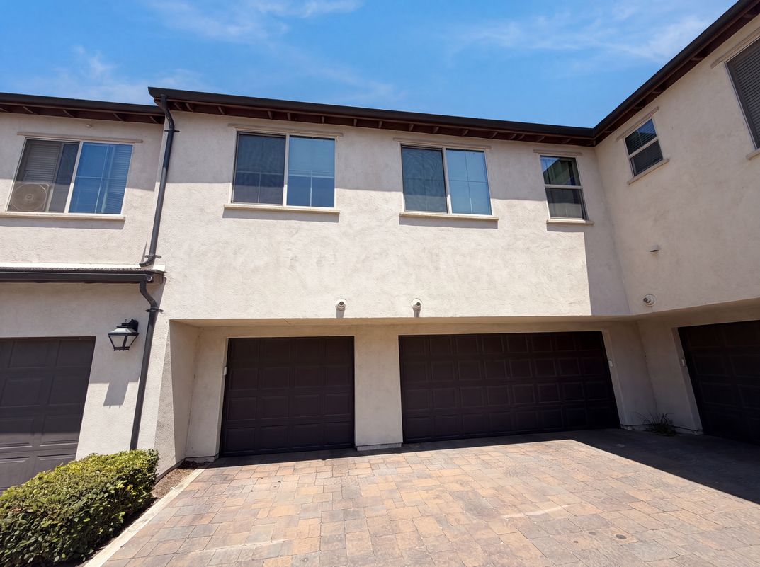 Photo 5 of 28 of 3120 E Yountville Dr, Ontario, CA