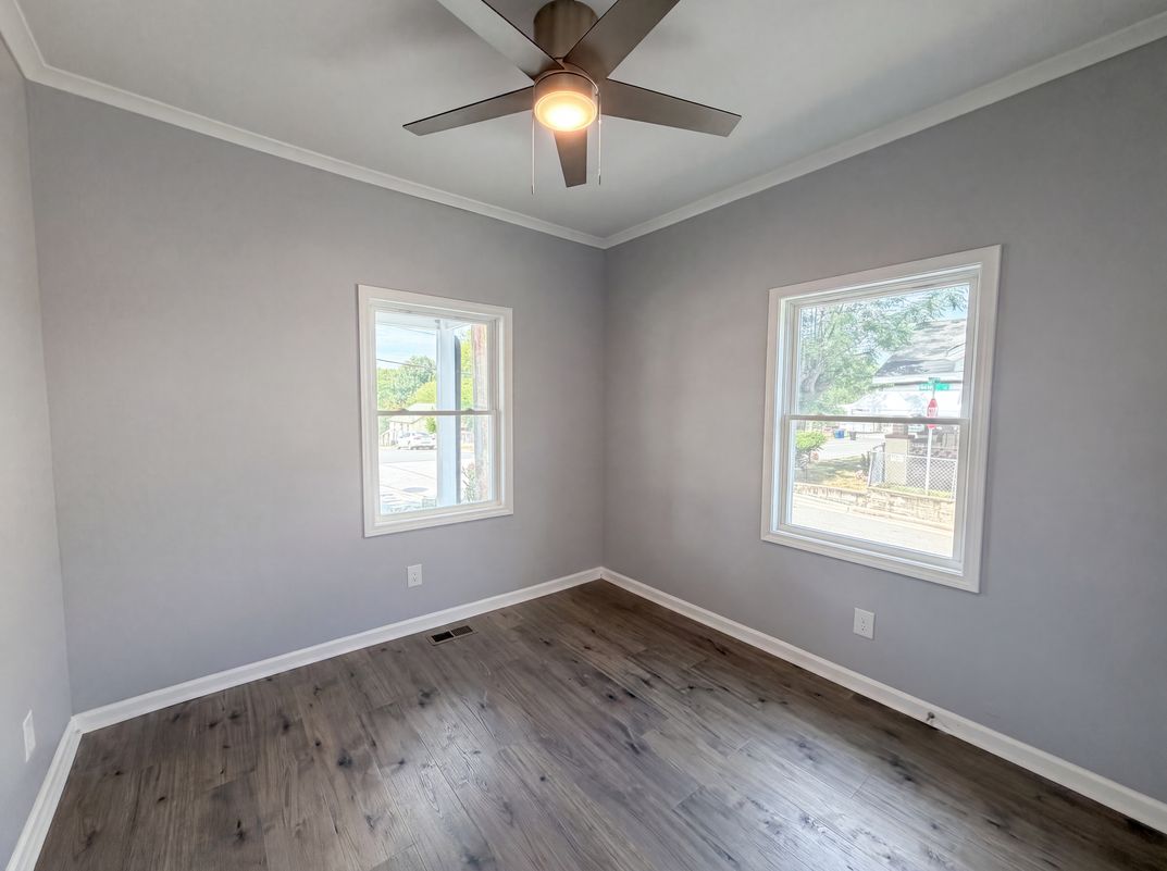 Photo 9 of 16 of 1501 S Roxboro St, Durham, NC
