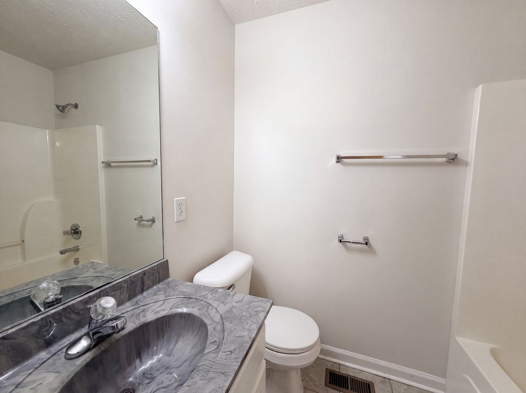 Photo 20 of 27 of 807 W Thompson Ln, Murfreesboro, TN
