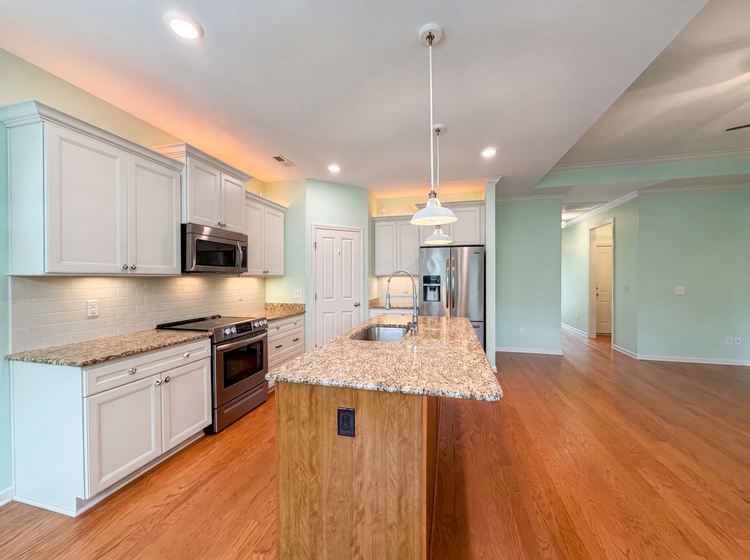 Photo 2 of 15 of 2530 Walpole Ln, Columbia, TN