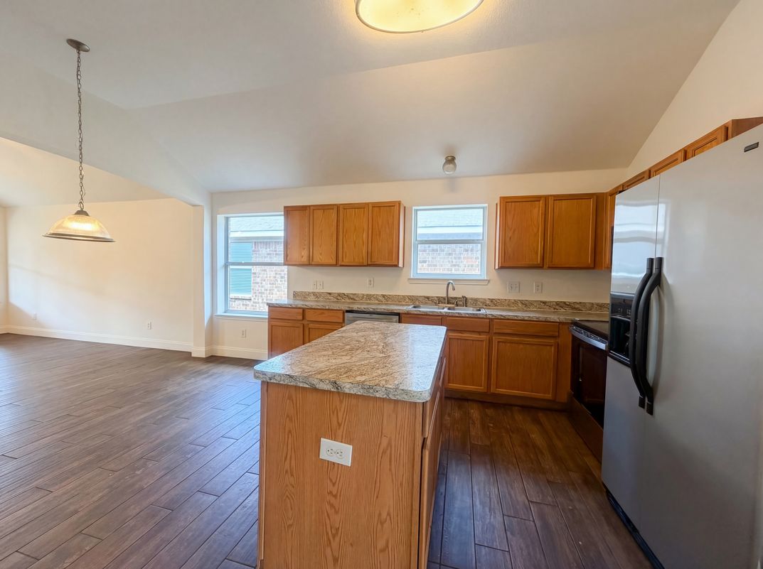 Photo 6 of 19 of 2563 Taos Dr, Grand Prairie, TX