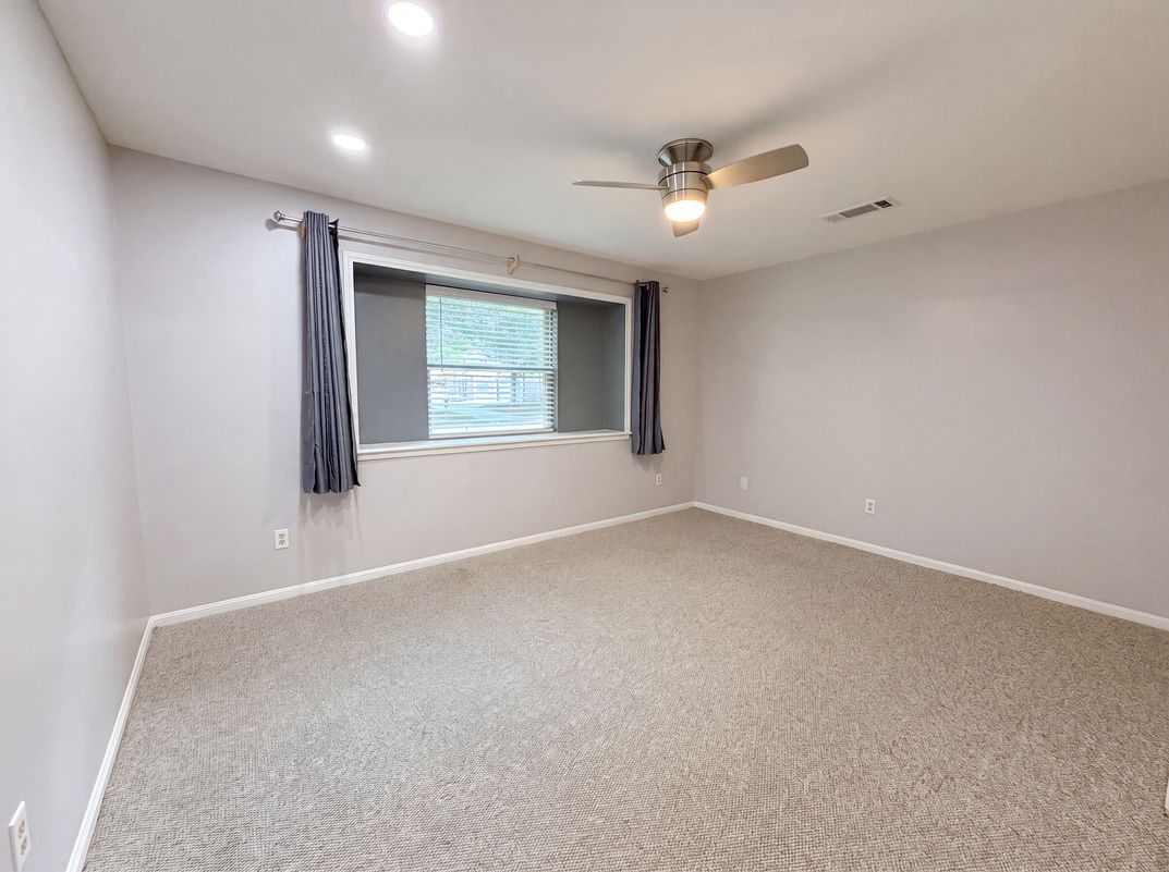 Photo 11 of 20 of 10327 Sweetwood Dr, Houston, TX