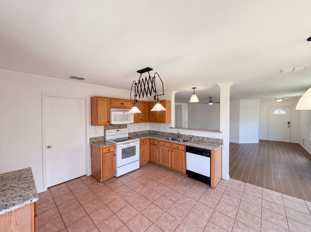 Photo 6 of 18 of 6200 St James Pl, Denton, TX