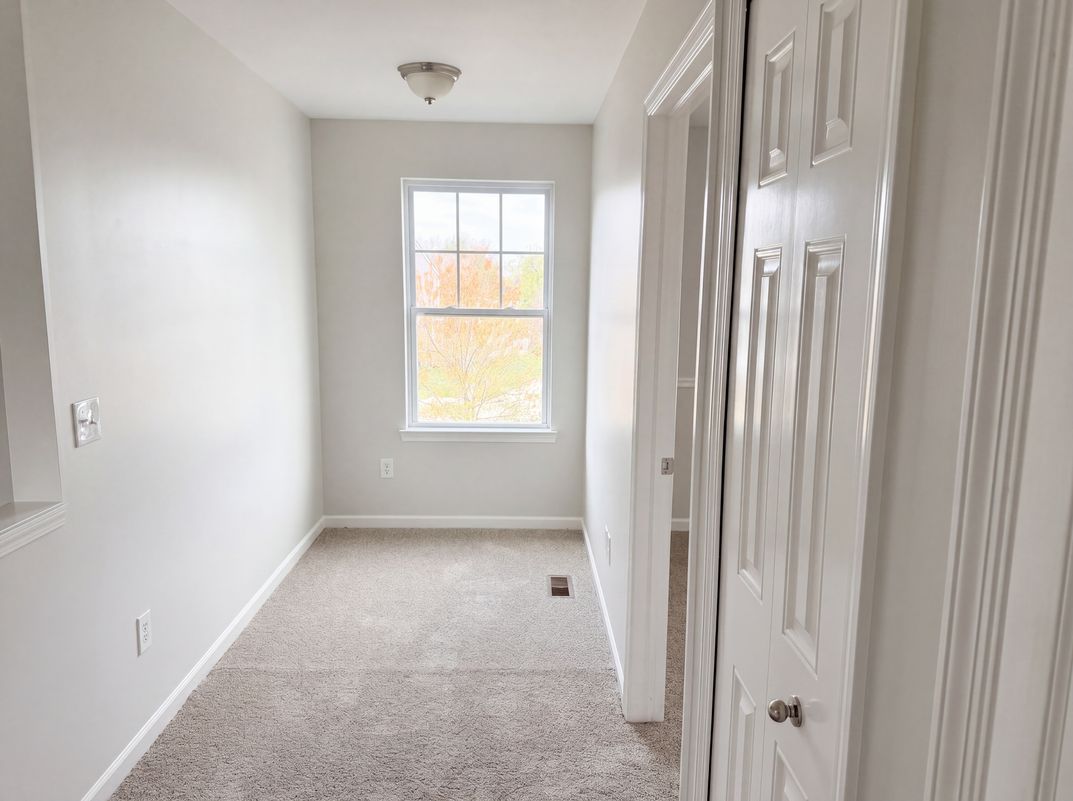 Photo 16 of 44 of 42824 Greystone Dr, Sterling Heights, MI