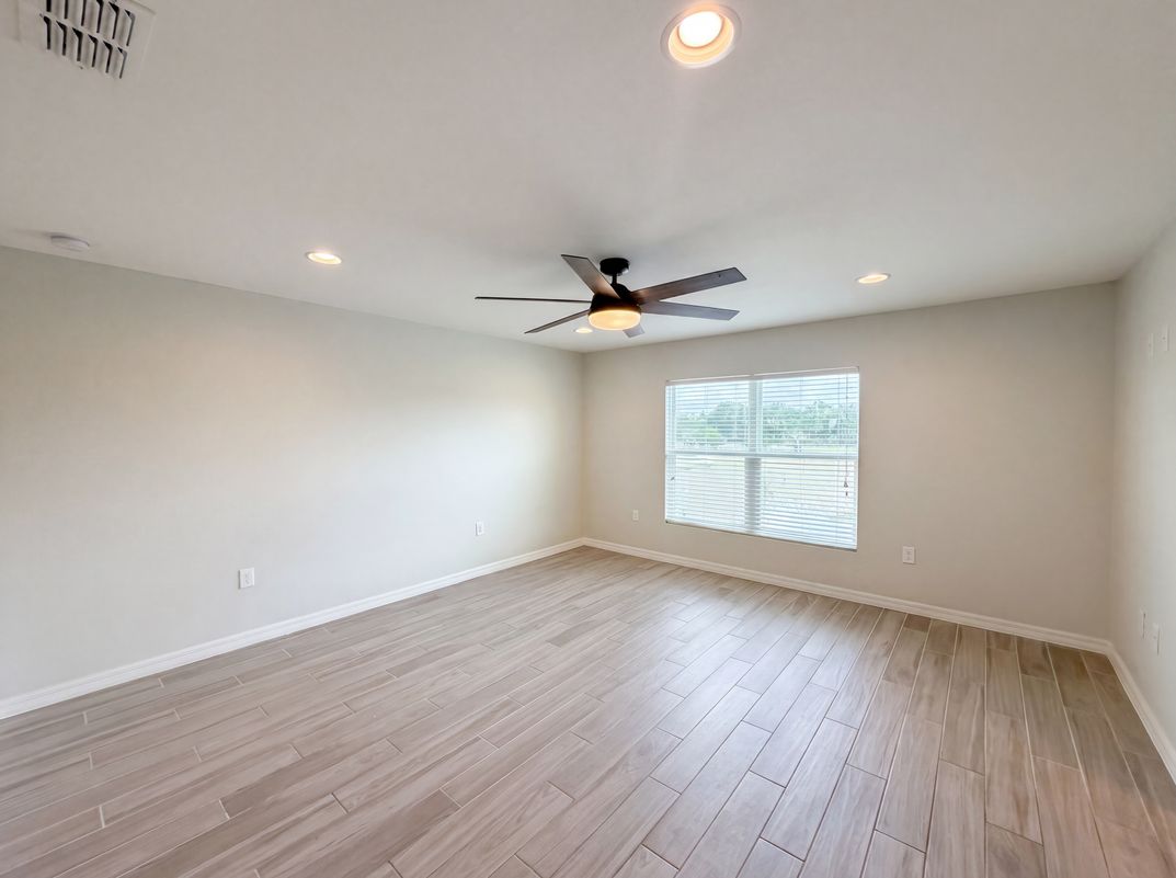 Photo 11 of 29 of 4510 Penkert Pl, Lakeland, FL