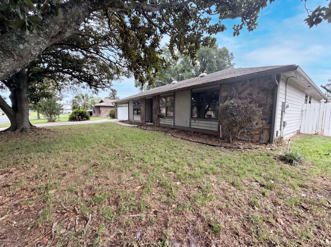 Photo 15 of 17 of 2441 Longwood St, Orange Park, FL
