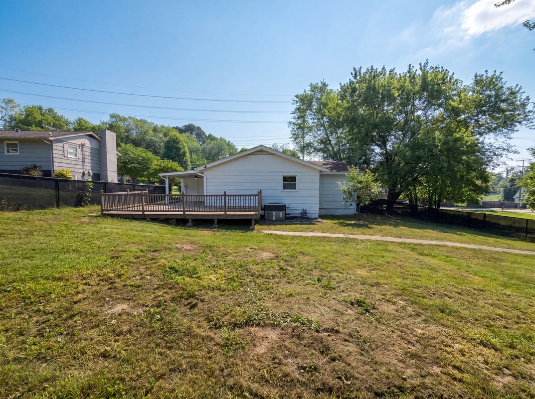 Photo 5 of 28 of 1017 Morrell Rd, Knoxville, TN
