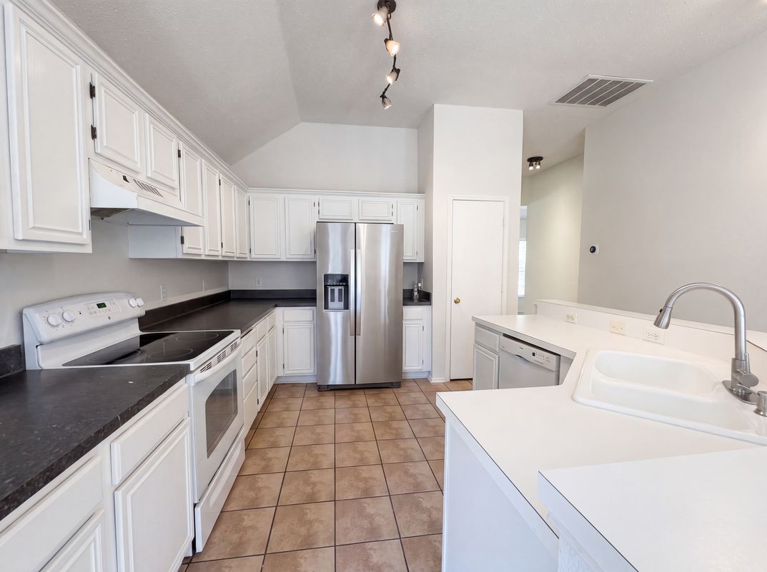Photo 19 of 26 of 7008 Chateau Dr, Frisco, TX