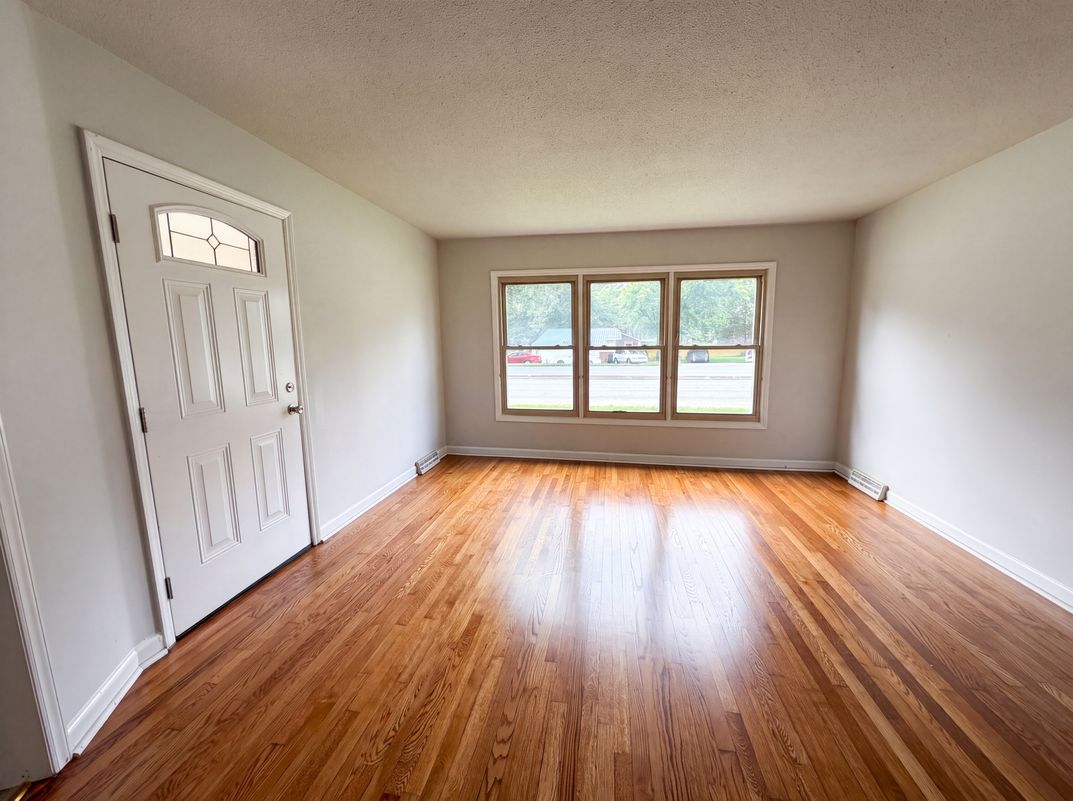 Photo 3 of 17 of 1951 Taylor Dr, Gastonia, NC