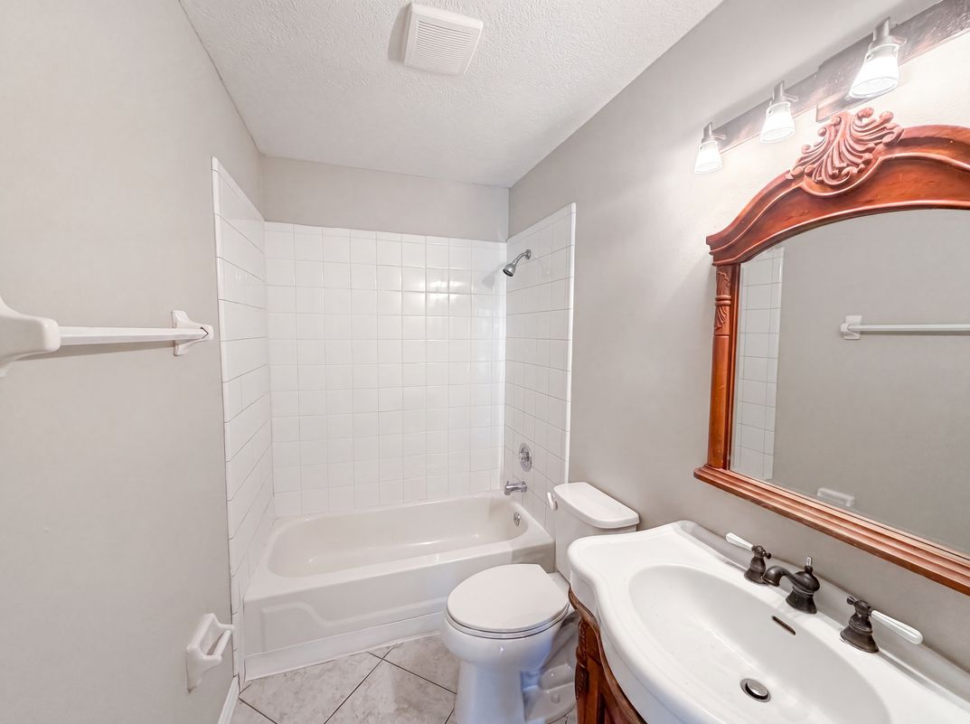 Photo 18 of 29 of 17802 Jefferson St, Oakland, FL