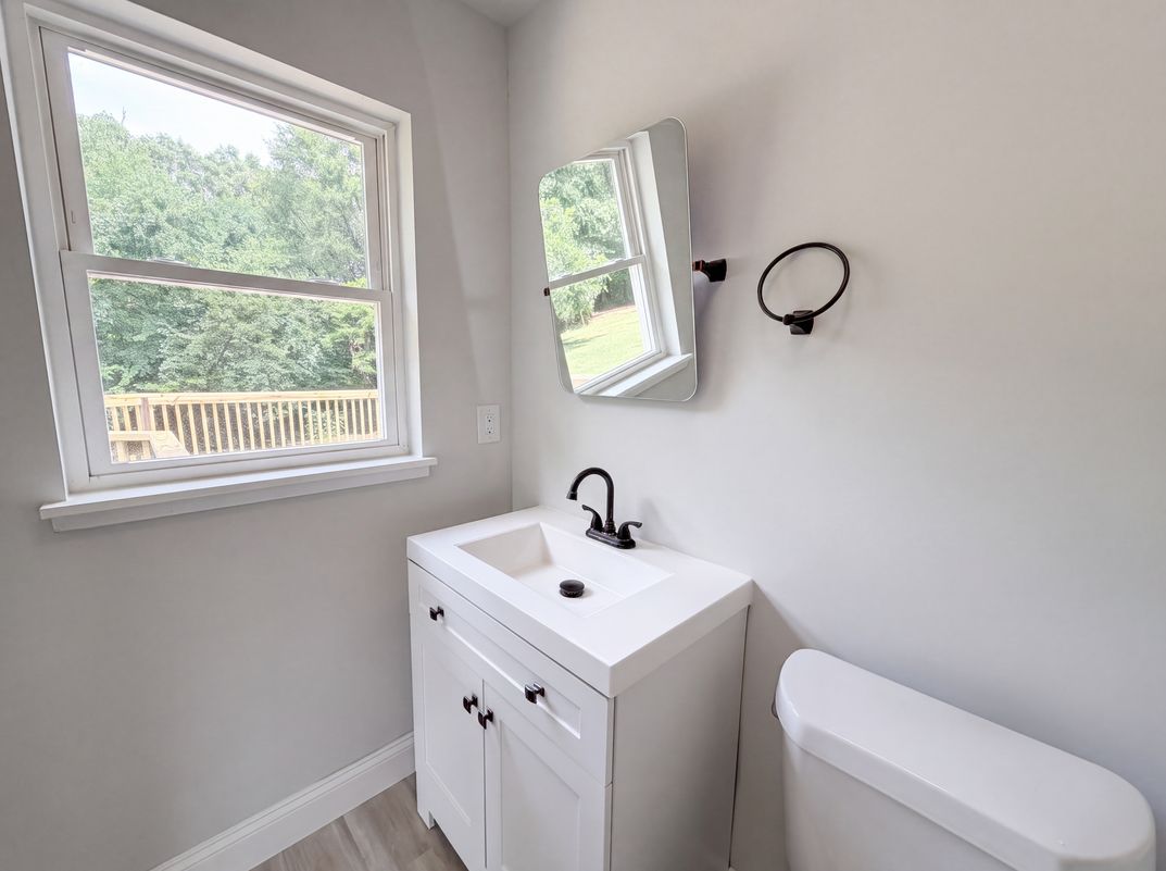 Photo 16 of 20 of 704 Morningside Dr, Mount Holly, NC