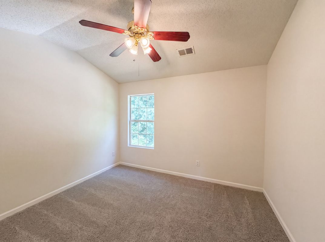 Photo 17 of 29 of 6257 Polar Fox Ct, Riverdale, GA
