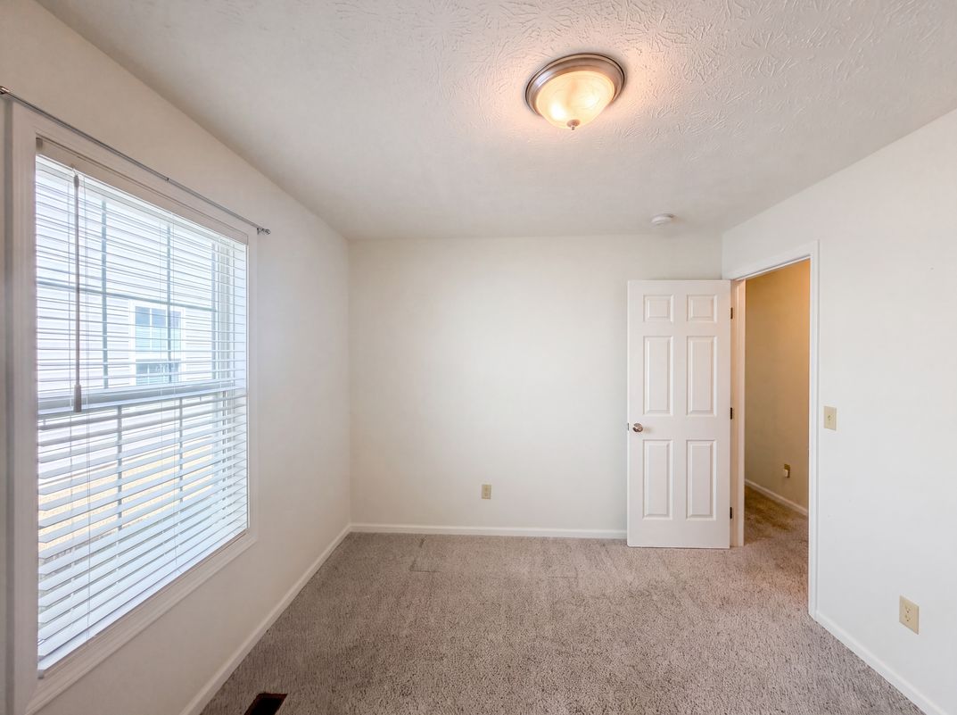 Photo 10 of 20 of 159 Prestwyck Ln, Elyria, OH
