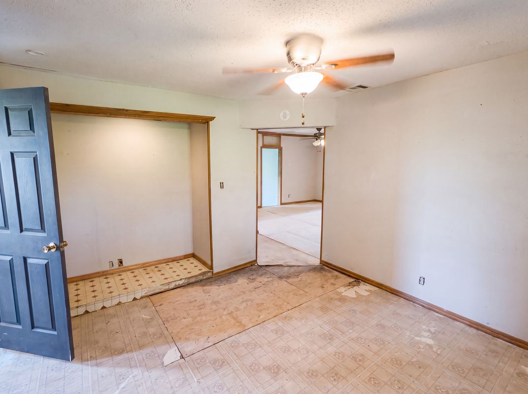 Photo 9 of 20 of 20509 E Reno Ave, Harrah, OK