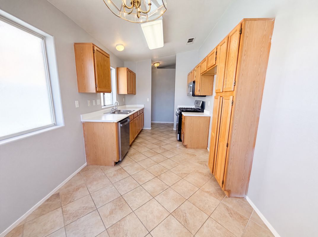 Photo 9 of 33 of 9121 Indian Breeze Dr, Las Vegas, NV