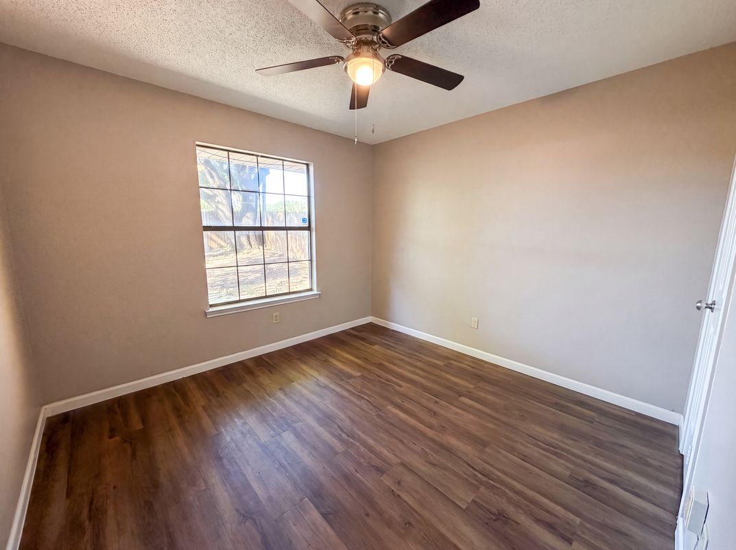 Photo 13 of 17 of 1503 Curtis Ln, Cedar Hill, TX