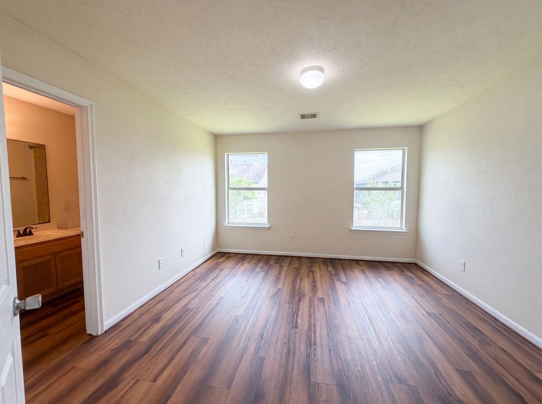 Photo 4 of 21 of 2627 Skyview Trace Ct, Houston, TX