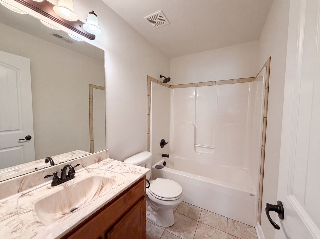 Photo 13 of 27 of 1733 Apache Way, Clarksville, TN