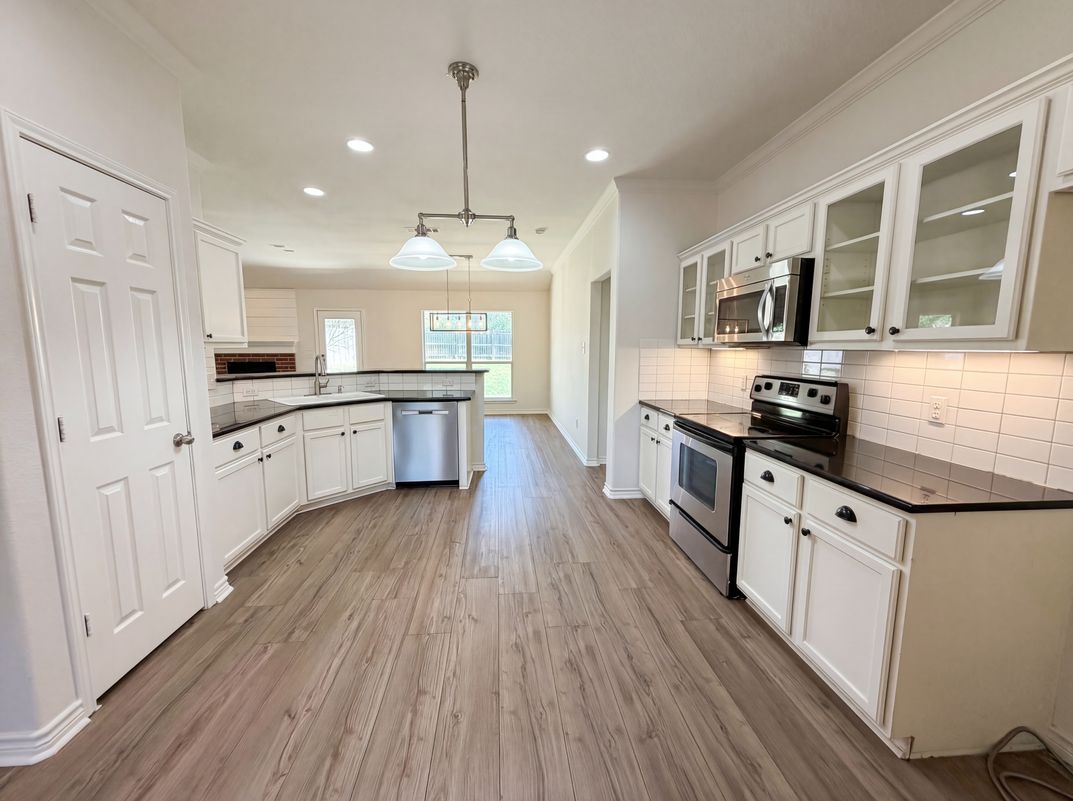 Photo 2 of 16 of 8710 Surrey Ct, Temple, TX