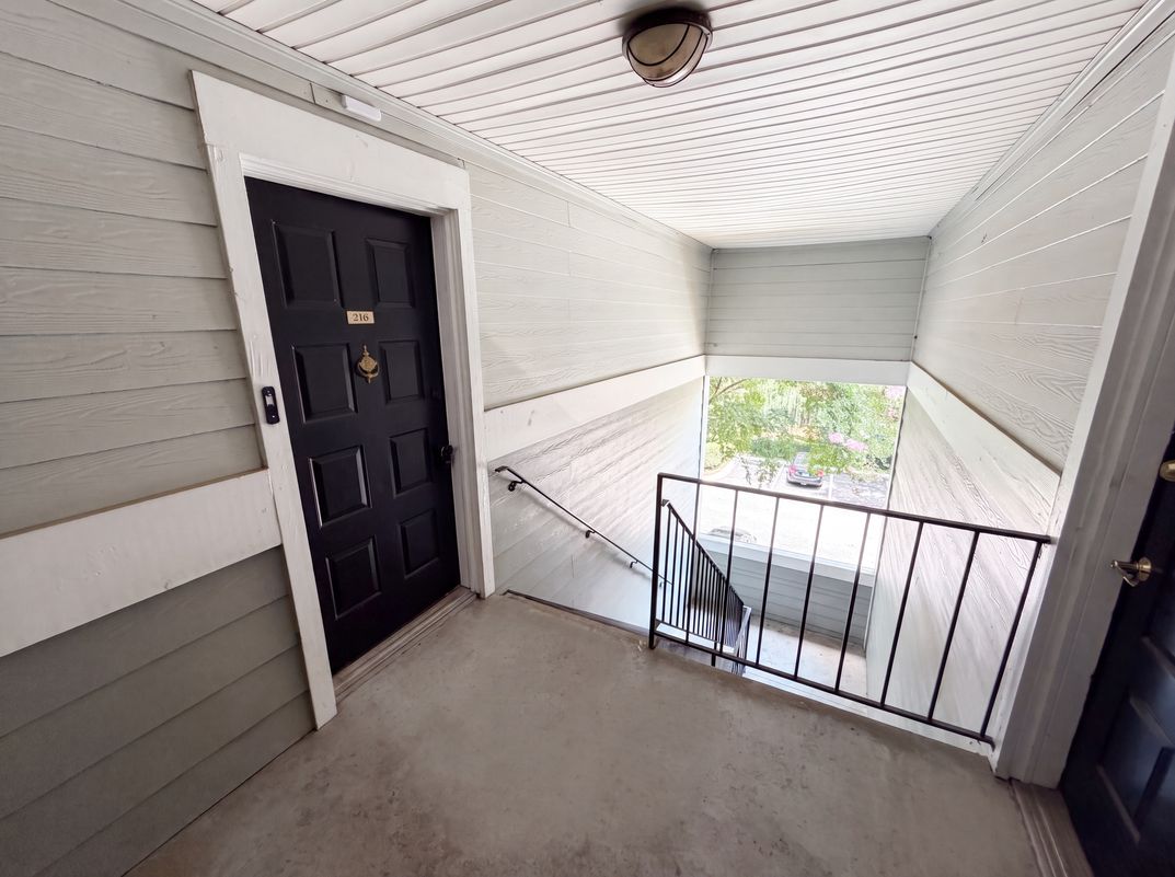 Photo 6 of 22 of 216 Summit North Dr NE, Atlanta, GA