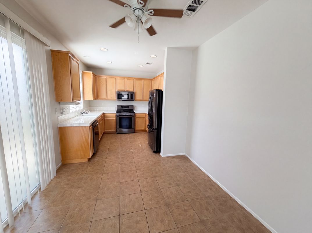 Photo 6 of 19 of 16960 Tack Ln, Moreno Valley, CA