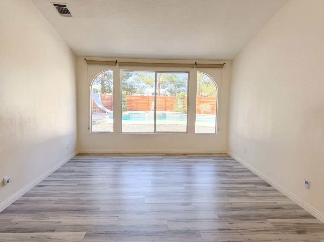 Property photo 3 of 15358 Lookout Rd