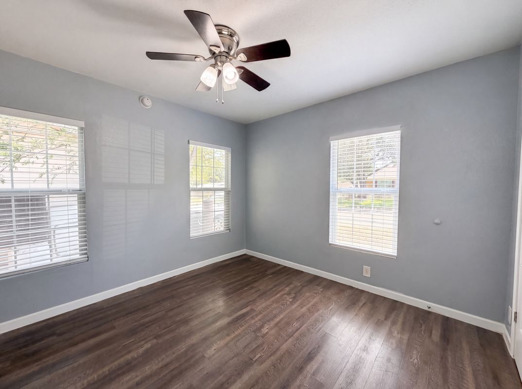 Photo 13 of 17 of 1012 Turner St, Cleburne, TX