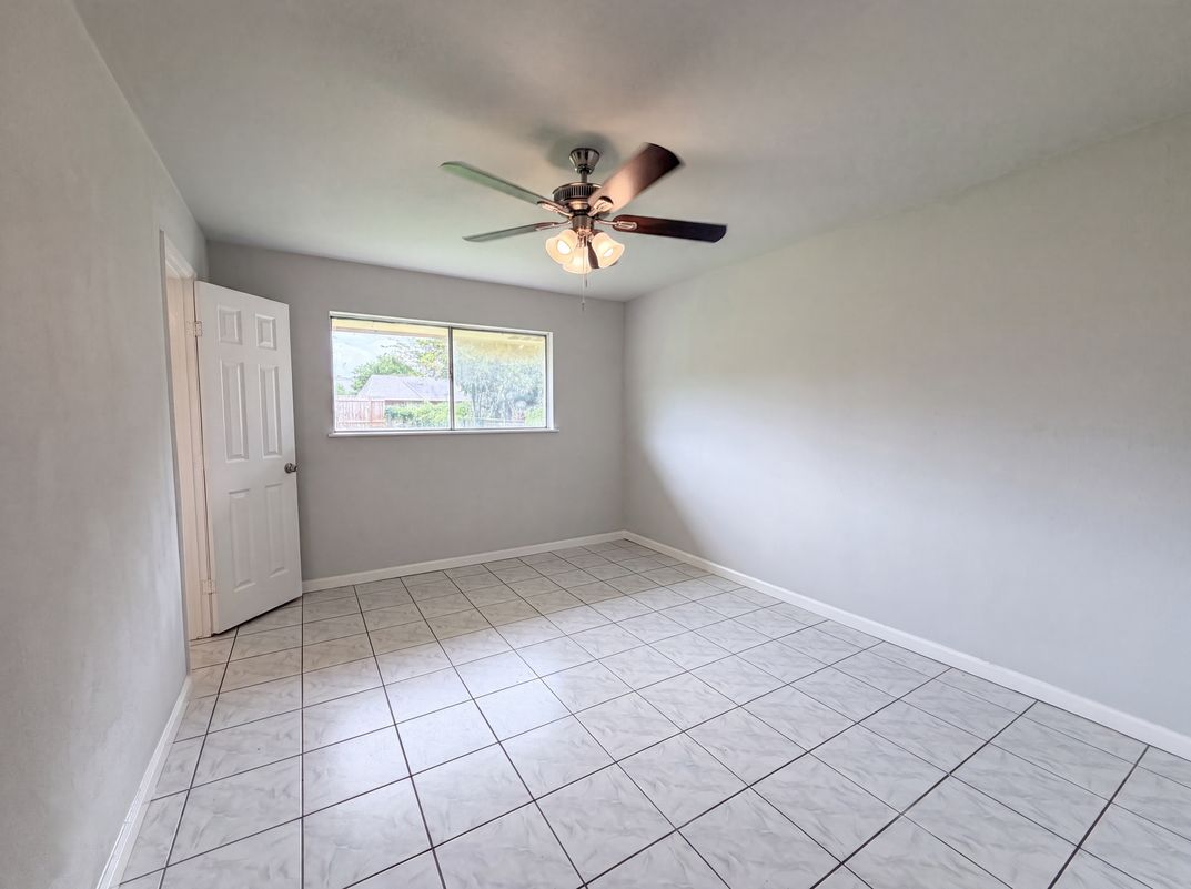 Photo 13 of 18 of 12510 Daventry Ln, Houston, TX