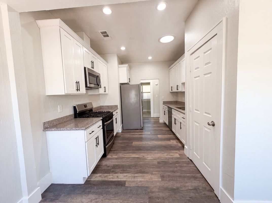 Photo 13 of 29 of 1860 W Willow St, Stockton, CA