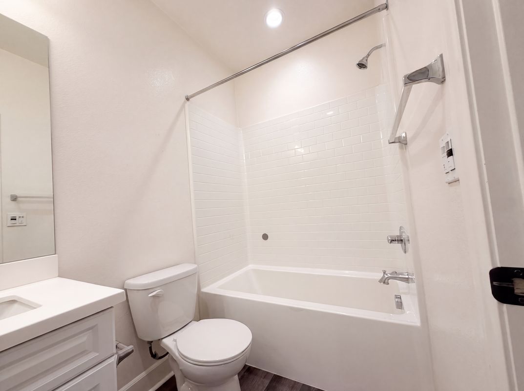 Photo 13 of 28 of 3120 E Yountville Dr, Ontario, CA