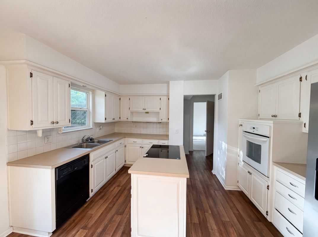 Photo 7 of 19 of 5243 N Lydia Ave, Kansas City, MO
