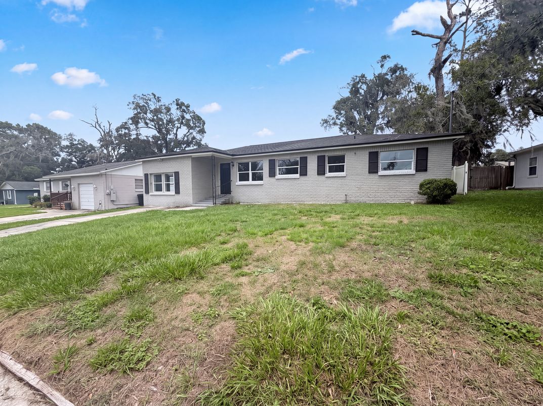 Photo 19 of 21 of 411 Capricorn Ln, Orange Park, FL