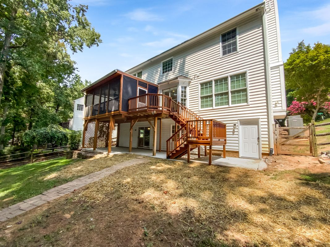 Photo 7 of 24 of 8806 Glenside St, Huntersville, NC
