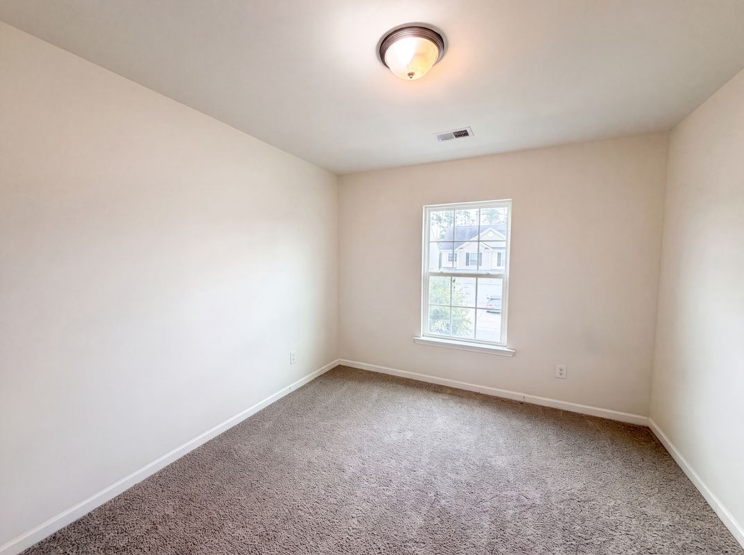 Photo 4 of 21 of 747 Redbud Ln, Summerville, SC