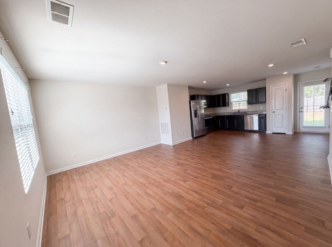 Property photo 3 of 943 Sequoia Dr