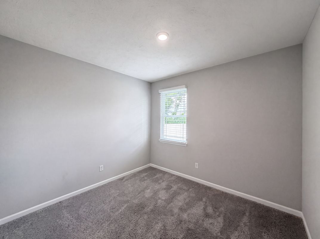 Photo 12 of 19 of 1671 Fairmount Dr, Greenfield, IN
