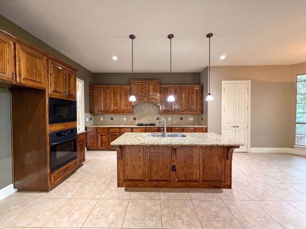 Photo 2 of 30 of 928 Homestead Dr, Keller, TX