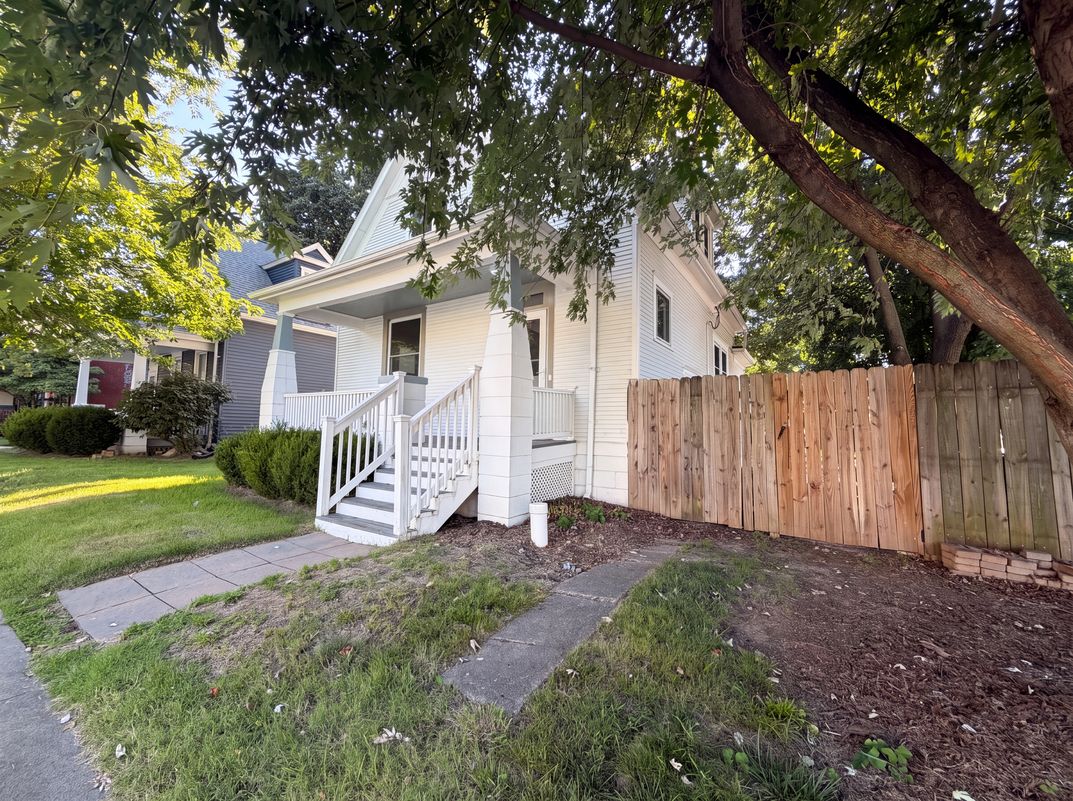 Photo 19 of 22 of 415 N 4th St, Saint Charles, MO
