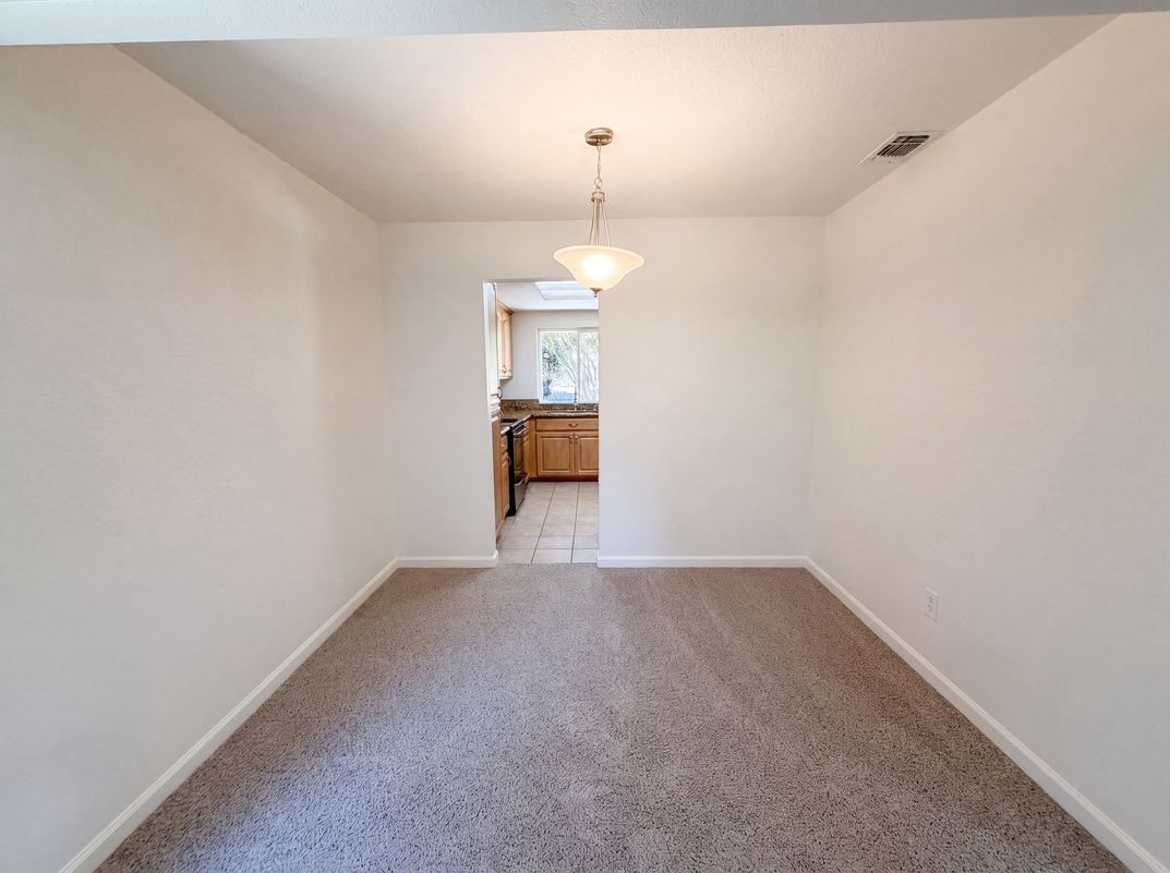 Photo 6 of 29 of 7431 Garden Gate Dr, Citrus Heights, CA
