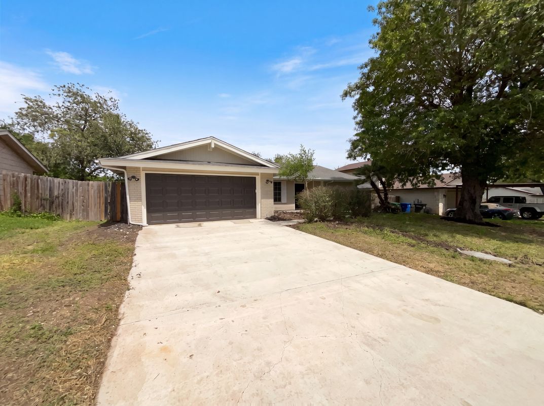Photo 17 of 19 of 1154 S Ellison Dr, San Antonio, TX