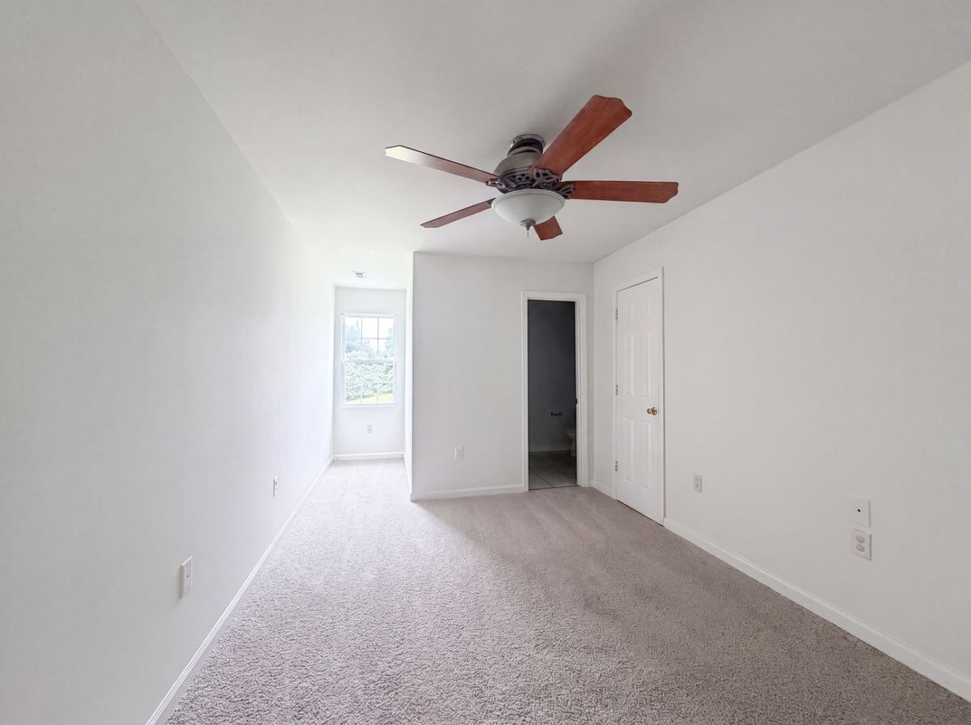 Photo 4 of 21 of 1580 W Cloaninger Ave, Statesville, NC