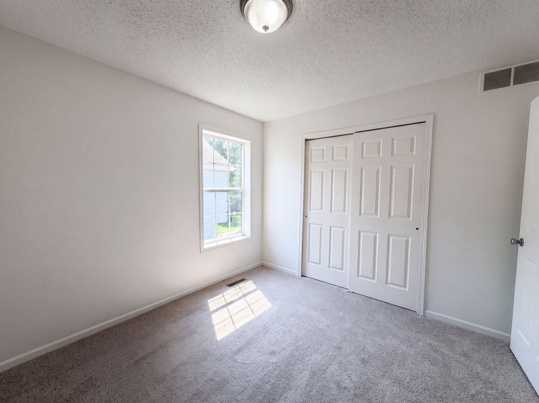 Photo 14 of 20 of 7476 Hampton Ln, Shakopee, MN