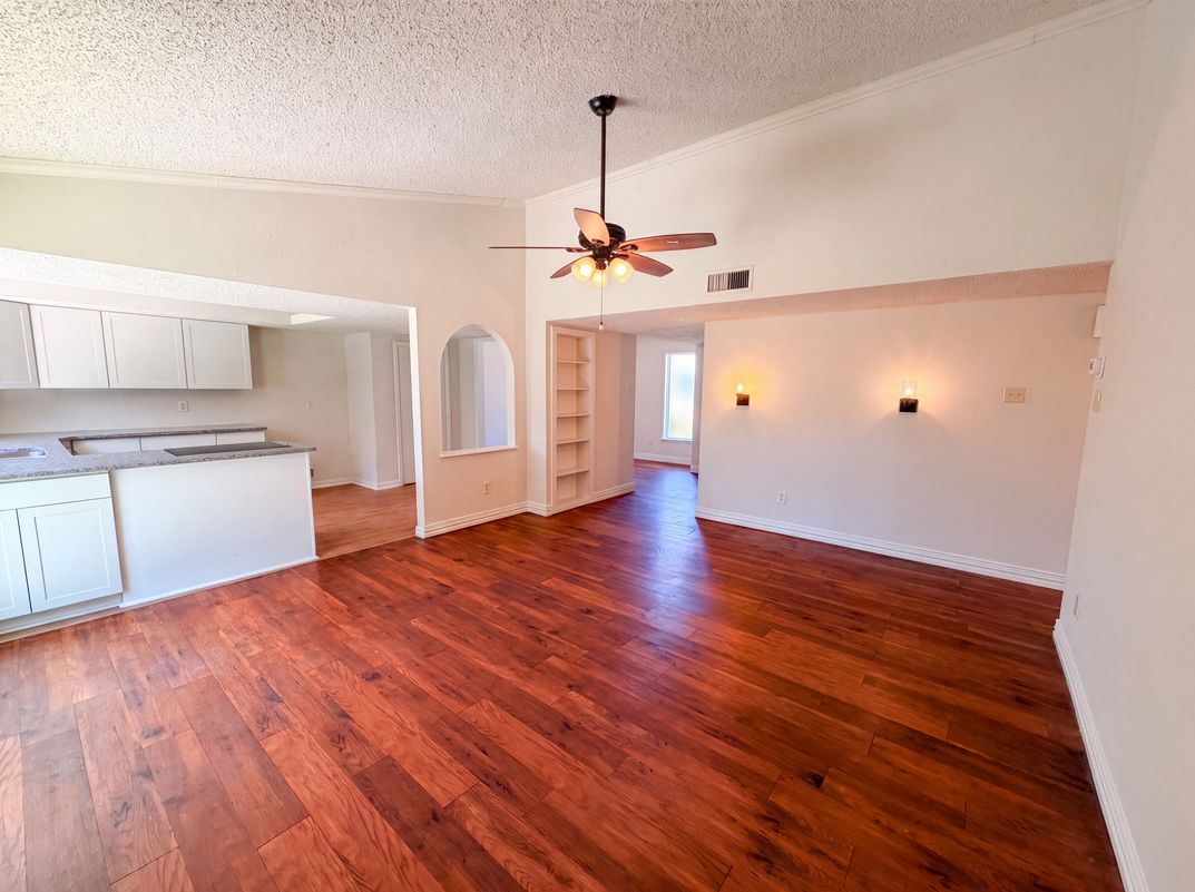 Photo 10 of 18 of 414 Meadowhill Dr, Garland, TX