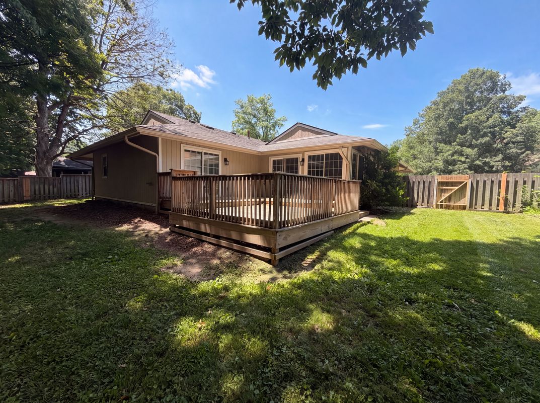Photo 5 of 24 of 8223 Taunton Rd, Indianapolis, IN