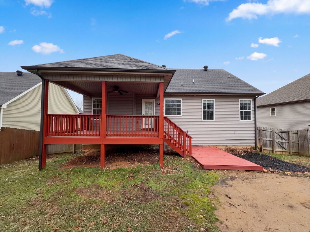 Photo 5 of 22 of 432 Leslie Wood Dr, Clarksville, TN