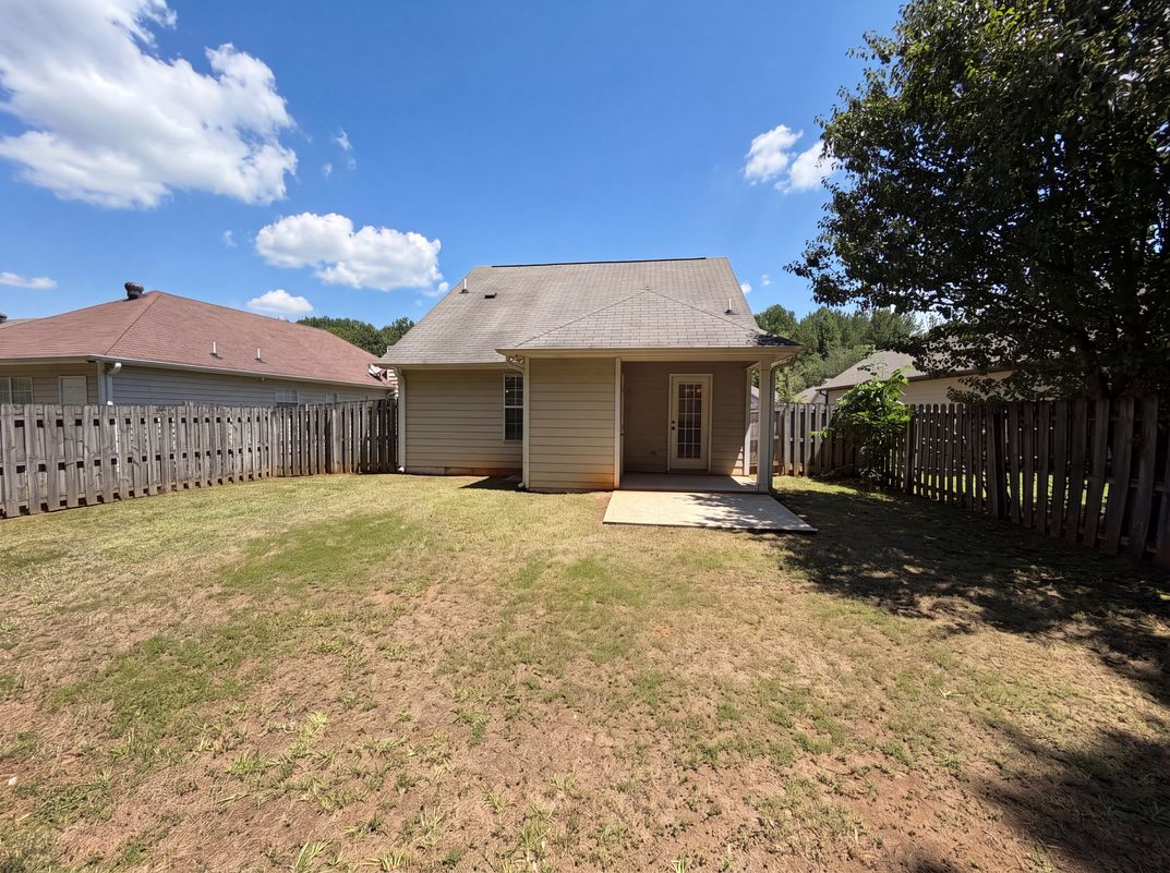 Photo 5 of 20 of 151 Carrington Ln, Calera, AL