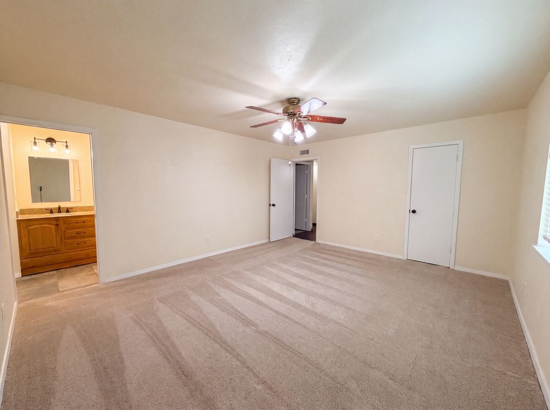Photo 4 of 28 of 530 Shadowcrest Ln, Coppell, TX
