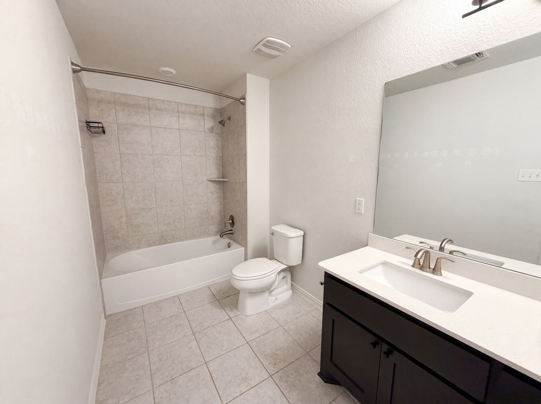 Photo 13 of 16 of 1308 Knowles Dr, Hutto, TX