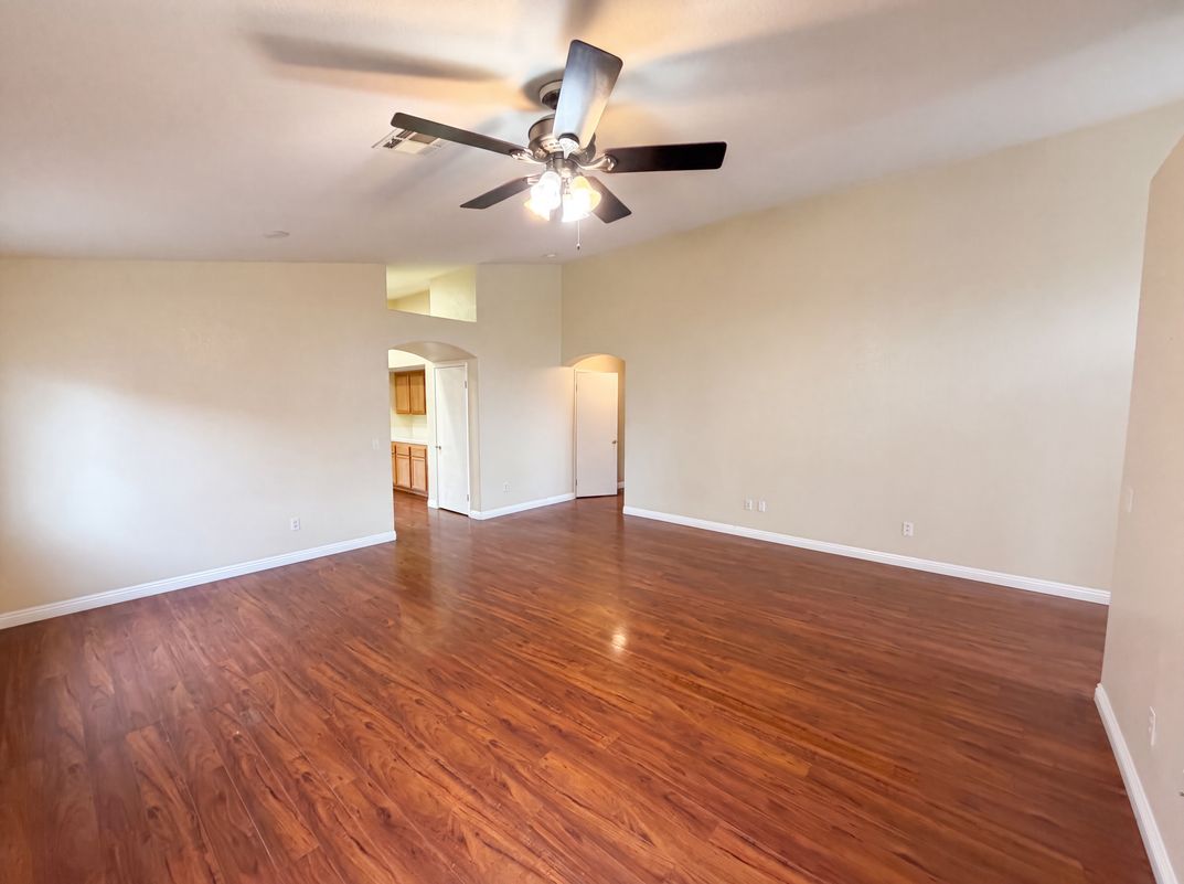Photo 5 of 27 of 18792 Dogwood Ct, Adelanto, CA